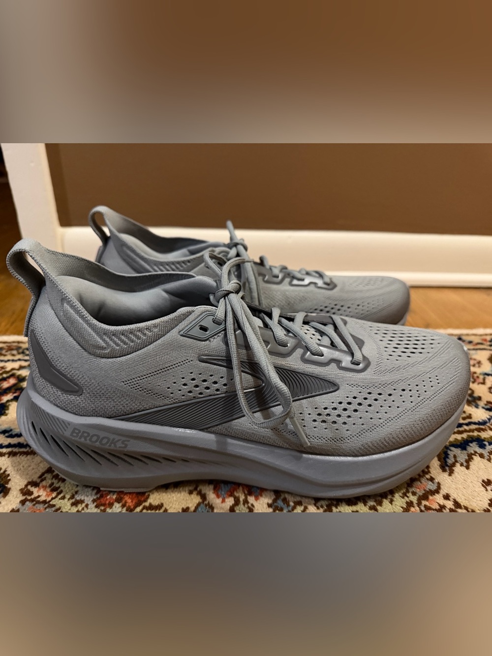 Brooks Men's Gray Sneakers Sz 10.5 Extra Wide